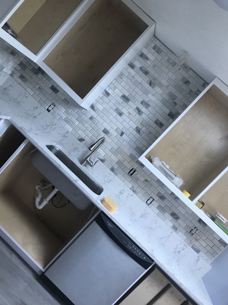 Kitchen tile backsplash